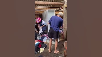 Nhận quần áo từ thiện, cụ ông bảo lấy cái này mặc mát với thoáng, dễ làm đồng