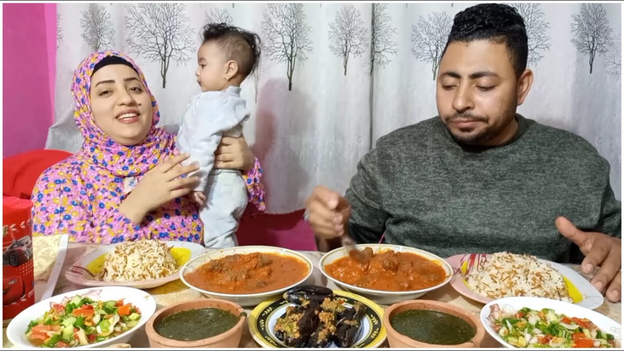 فطار رمضان على كفتت الرز وملوخيه ورز بشعريه وبتنجان مخلل حور خربت الدنيا 😂😂