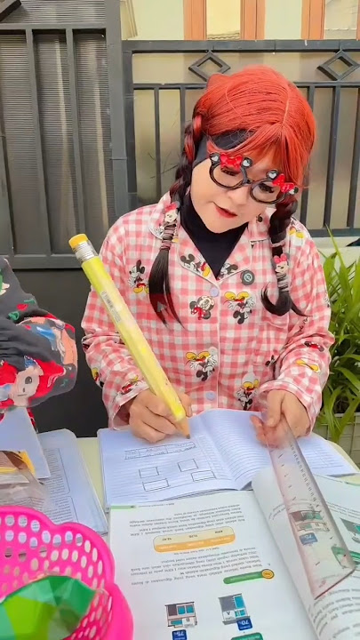 Nur eating jumbo bread #nurrayni25