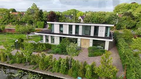 Villa Oegstgeest: wonen aan het water in modern licht