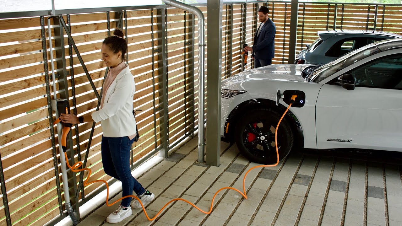 Simply charge over night with the LAPP MOBILITY DOCK [english]