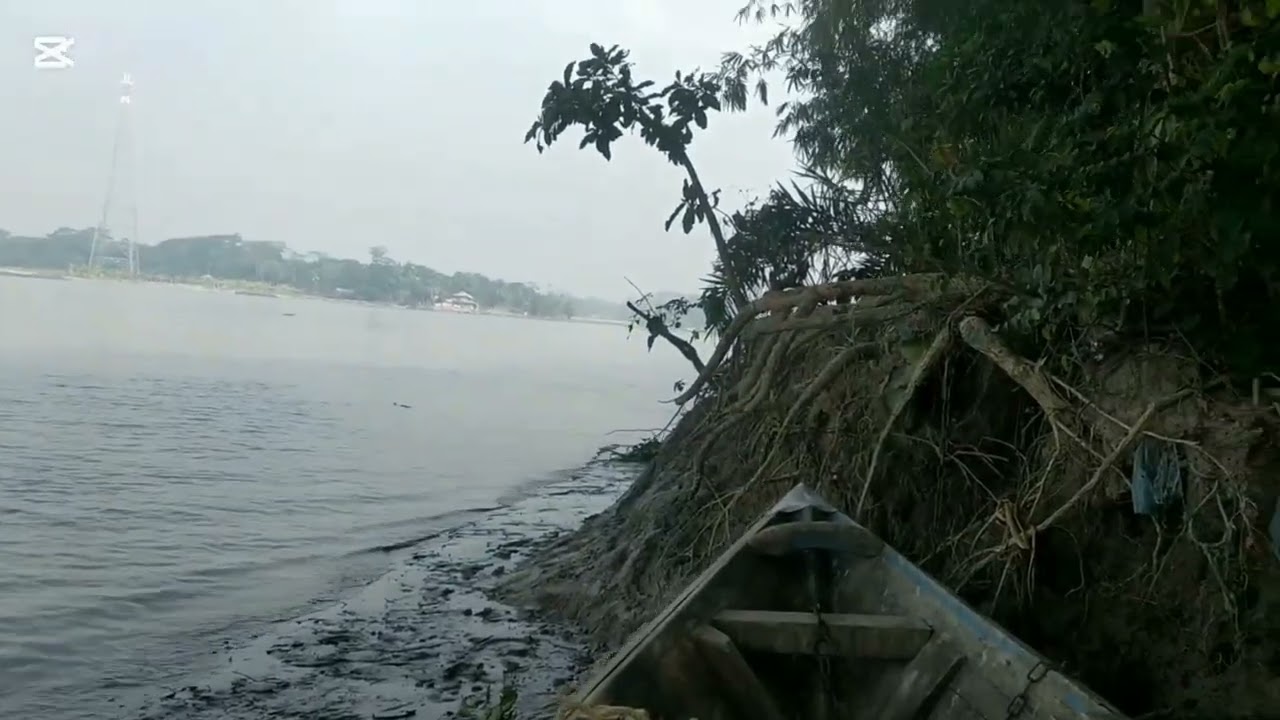 গ্ৰামের নদীতে একটু ঘুরাঘুরি