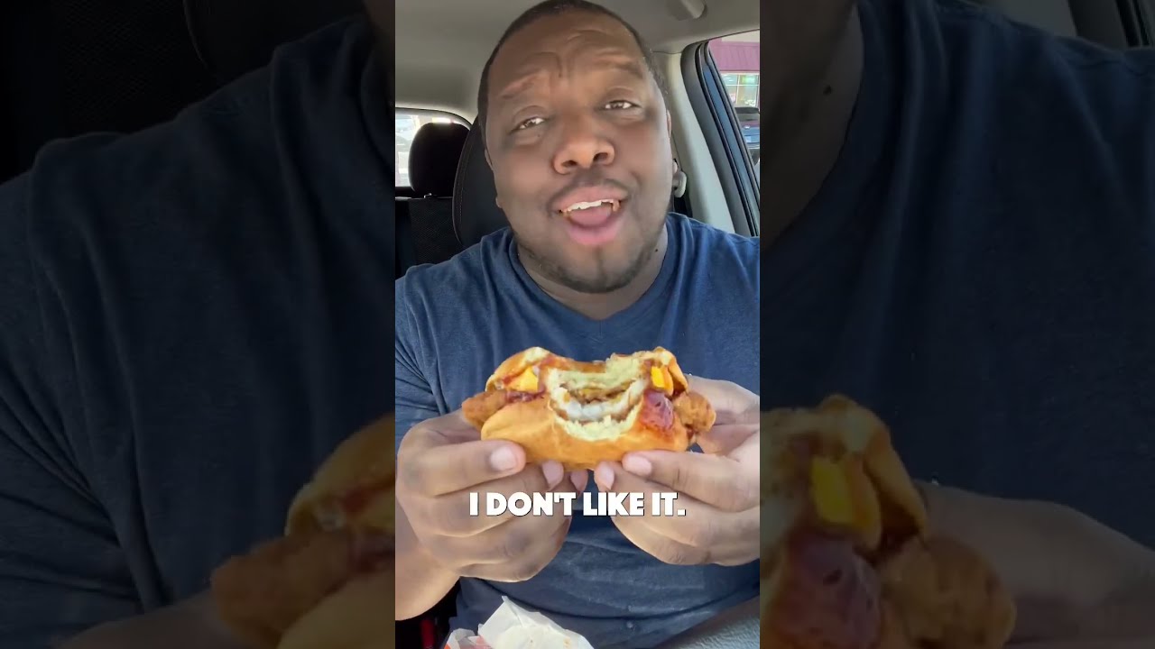 Trying the NEW Royal Chicken Sandwiches from Burger King 👑! 