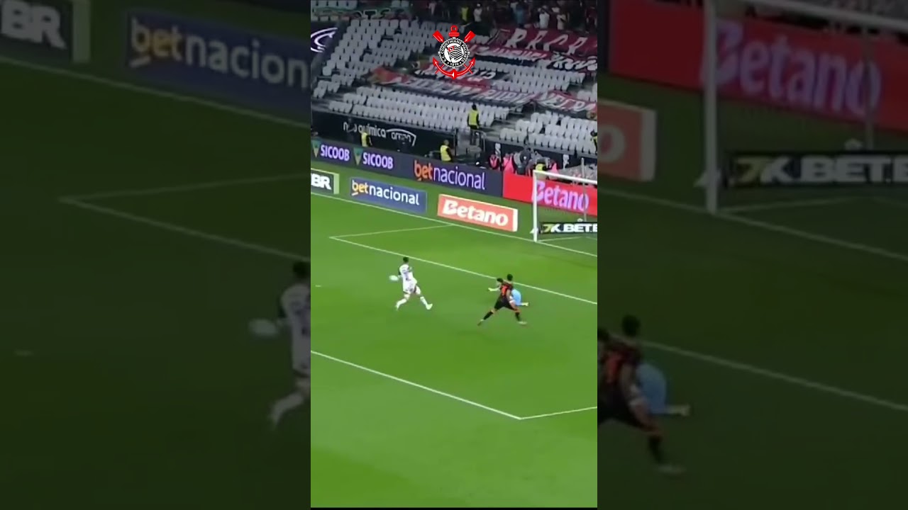 YURI ALBERTO FICA CARA A CARA COM ROSSI E PERDE O GOL 