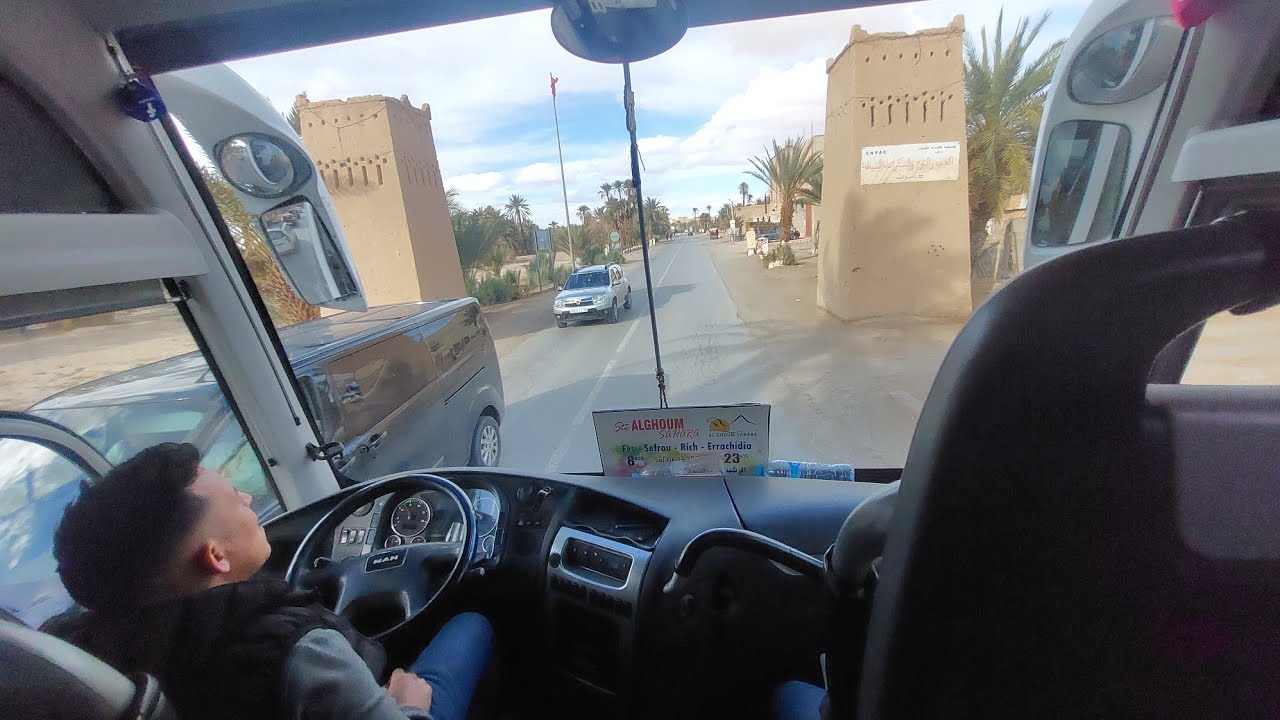 بعد تساقط الأمطار و عواصف رعدية فيضانات في شوارع مدينة وارزازات بنغمات اطلسية دريس بومية moroco