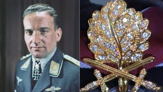 Ганс-Ульрих Рудель и его Рыцарский крест с золотыми дубовыми листьями, мечами и бриллиантами (1 января 1945 г.)