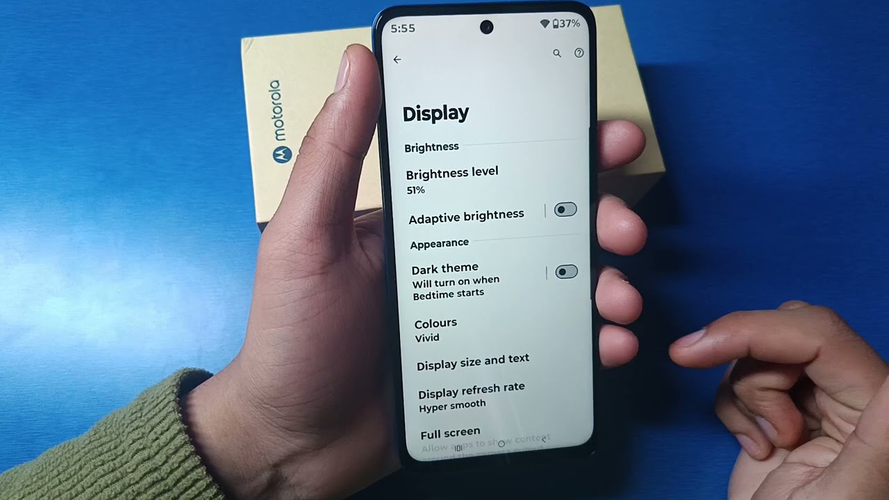 Motorola Edge 70 — Как включить темный режим