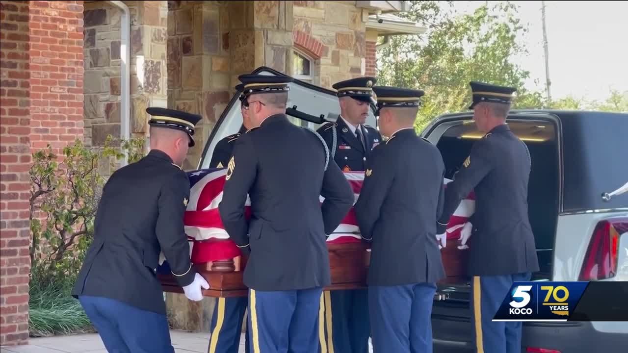 Korean War POW finally returns home after 70 years - YouTube