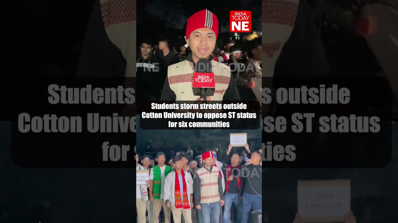 Студенты штурмуют улицы возле Университета Коттона, выступая против предоставления статуса ST шес...