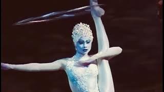Cirque du Soleil Alegria (1997) - Hula Hoops Act - Cerceaux - Elena Lev