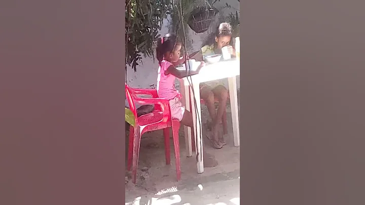 Aqu comiendo con Diana suero y salchichon