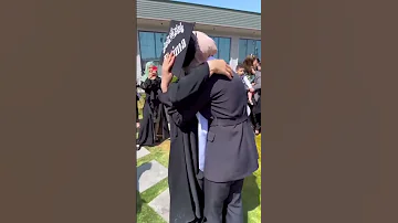 بكاء أمهات ع تخريج بناتهن خطيه 