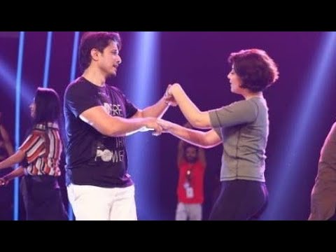 Alizeh Shah Dance At Hum Awards | Ali Zafar and Alizeh Shah Dance Performance