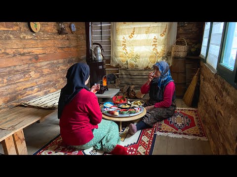 Ahşap Köy Evinde Yaşam. Geleneksel Köy Kahvaltısı. Köy Hayatı.