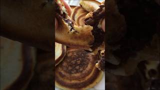 Оладки з шоколадом 🍫 Рецепт потрібен? #українськірецепти #pancake #оладушки #chocolate #рецепти