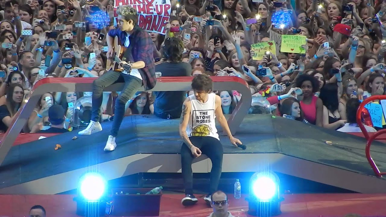 One Direction - Little Things [Live in Düsseldorf (07/02/14)]