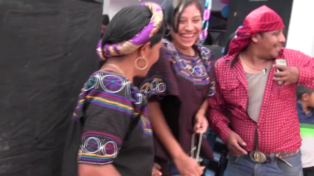 bailando con el regalo de su cumpleaños mary perez perez, CON  XOYITA MUSICAL