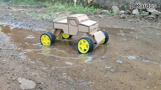 PLAYING RC JEEP CARS FROM CARDBOARD ABOVE THE PUDDLE OF WATER