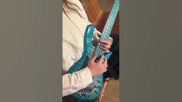 Bass riff that everyone likes