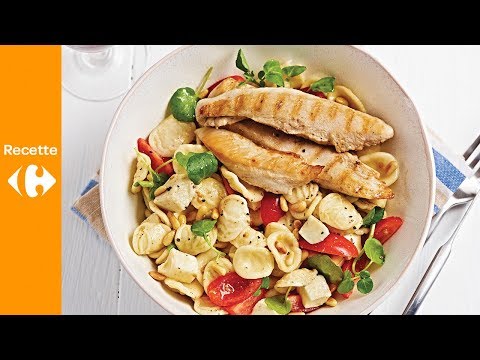 Vidéo: Salade De Filet De Poulet Aux Pignons