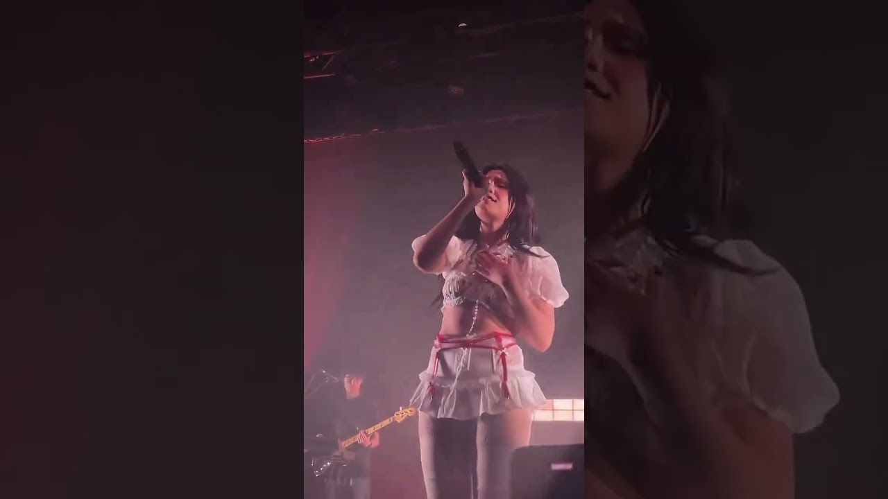 alessi performing ‘imsochillandcool’ tonight in birmingham, uk ! || strwberryhq