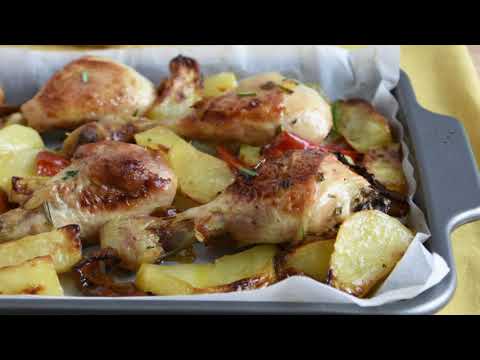 Cosce di pollo al forno con patate e peperoni: secondo + contorno facile economico e gustoso