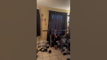 Lifting weights easy don’t let ur mind trick you #benchpress #weightlifting #fitnessmotivation