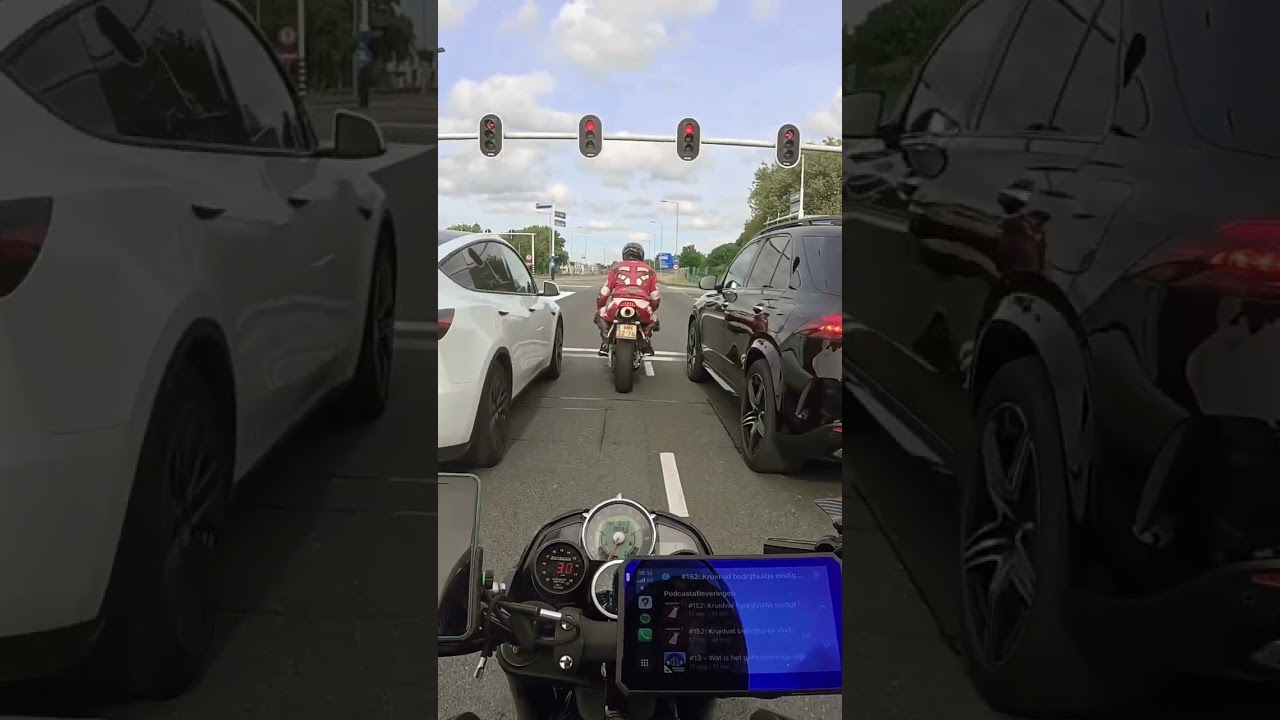 Race Honda CBR1000RR  VS Superchargerd Suzuki B-King Hayabusa ( TTS Supercharger Rotrex )