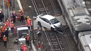 ＪＲ東海道線　新快速電車と車が接触