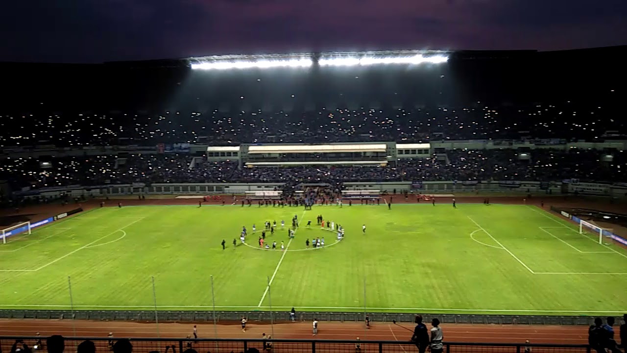 PERSIB BANDUNG VS SRIWIJAYA FC, VIKING CLAP & ANTEM KAMI BIRU - YouTube