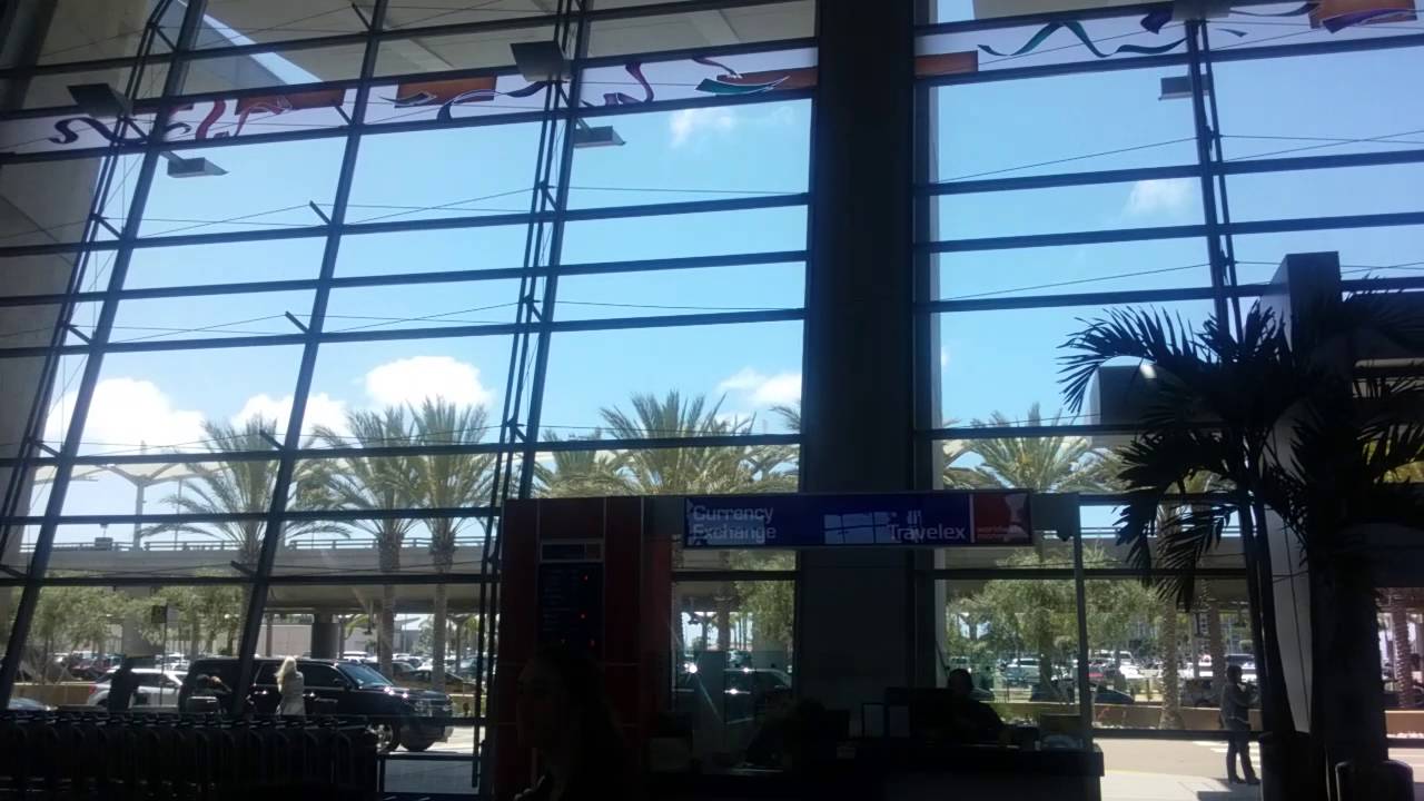 San Diego Airport - Baggage Claim Area - YouTube