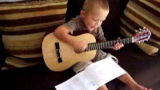 guitare 3ans matteo chante zombie