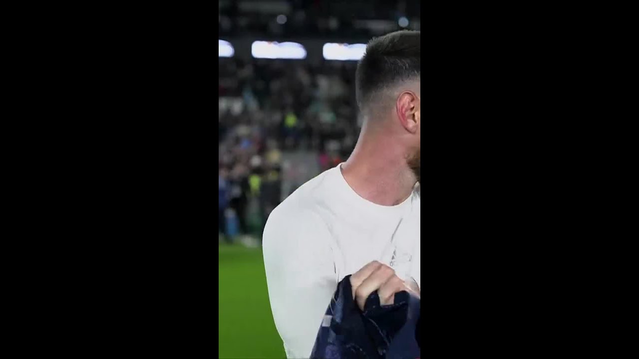 danico22. on X: messi é do vasco inclusive o atleta argentino ja posa com  a camisa do clube.  / X