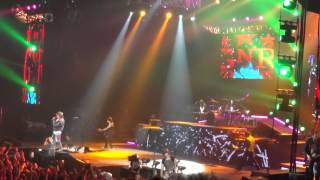 Guns N' Roses - Paradise City - Paris Bercy 2012 HD