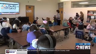 Altus Air Force Base Commander pays visit to Altus after-school STEM Club