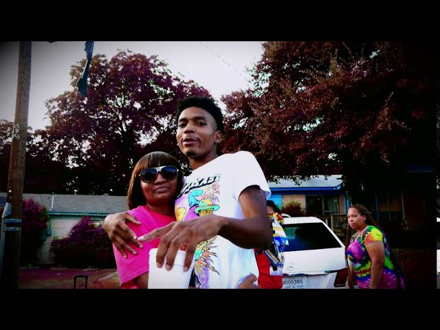 214 Deuce-Love Me (Official Video) Dir @irmfilms auf YouTube ansehen 214 Deuce-Love Me (Official Video) Dir @irmfilms auf YouTube ansehen