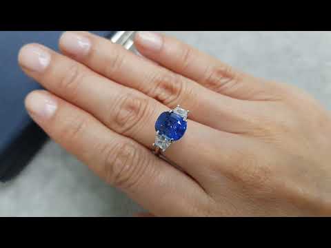 Bright cushion cut Royal Blue sapphire 4.02 carats, Sri Lanka Video  № 3