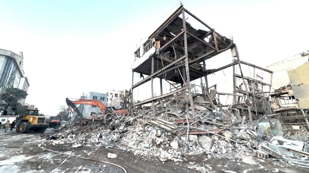 Téhéran: les commissariats visés par les frappes | AFP Images