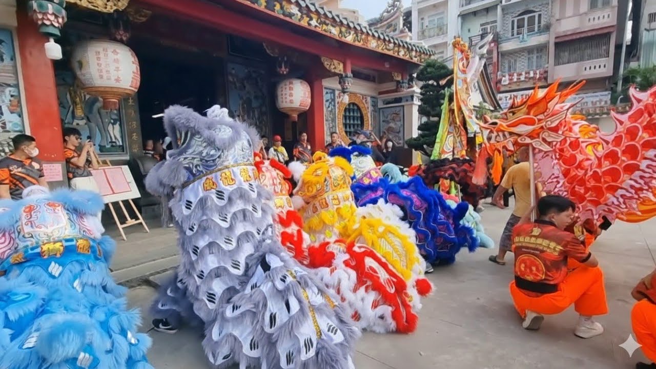 Saigon Chinatown Culture: Spectacular Lion Dance at Cho Lon | Chợ Lớn rầm rộ ngày Vía Ông.
