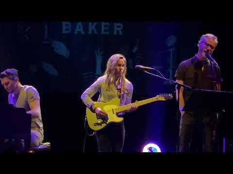 Julien Baker with Matt Berninger and Steph Altman - All I Want (Live)