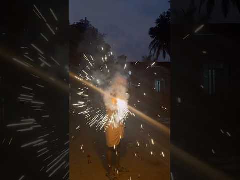 💥 Which one are you: The one holding the sparkler or the one running away? 👇#shorts #sparkle