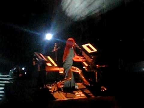 tori amos - black dove (january) - live in raleigh...