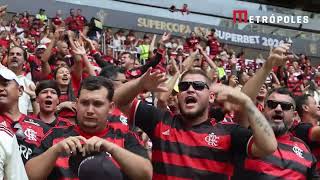 Torcedores do Flamengo e Corinthians aguardam o início da partida da Supercopa Rei