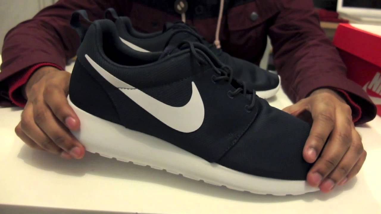 nike roshe run navy