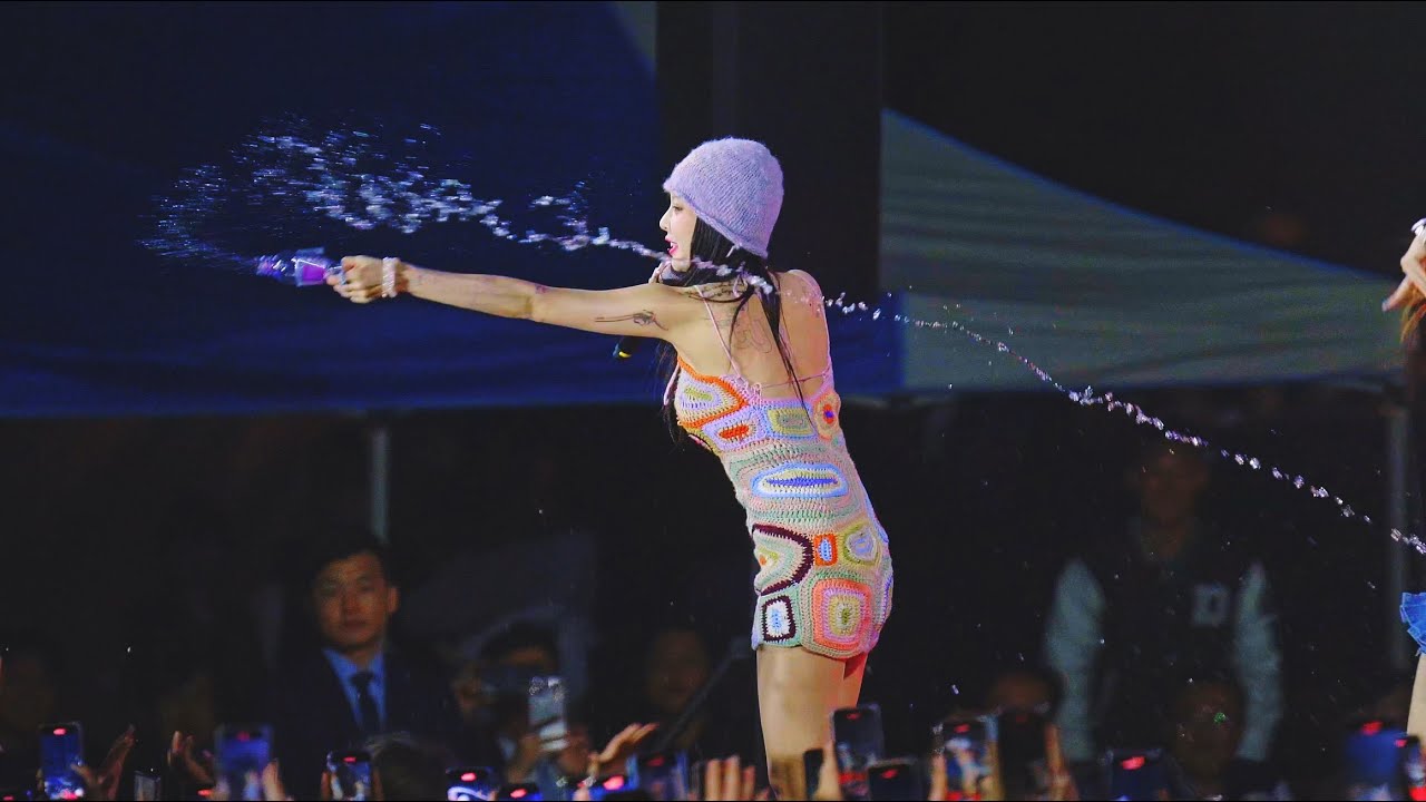 물뿌리고 미안해하는 현아@230502 동아대 직캠/Fancam