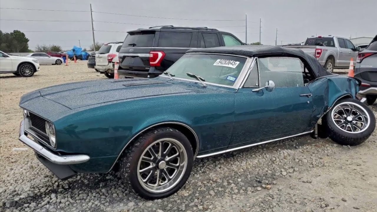 Chevrolet Camaro 1967 года выпуска с серьезными повреждениями задней части, полная потеря стоимос...
