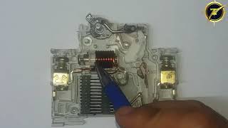 القاطع الكهربائي ومكوناته من الداخل وكيف يعمل.Circuit breaker Its components inside and how it works