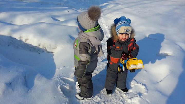 Гуляем ,играем в снегу трактором...Walk ,play in the snow with a tractor