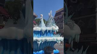 Frozen Parade Float #disneyland #frozen #queenelsa #olaf #princessanna
