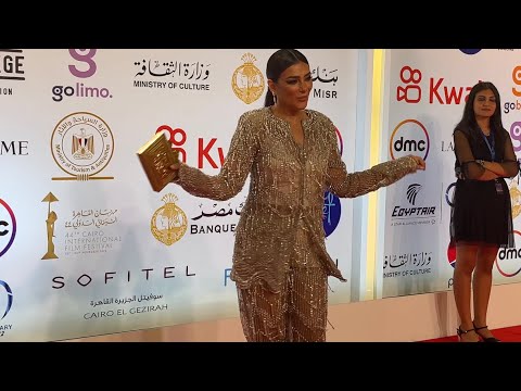 النجمة انجي المقدم رقصت علي السجادة الحمراء فى مهرجان القاهرة السينمائي